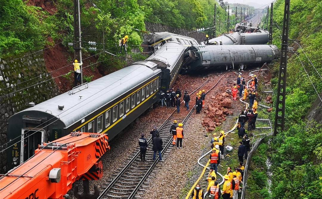 火車脫軌撞車事故頻發(fā)原因深度解析，火車事故頻發(fā)，深度剖析脫軌撞車原因