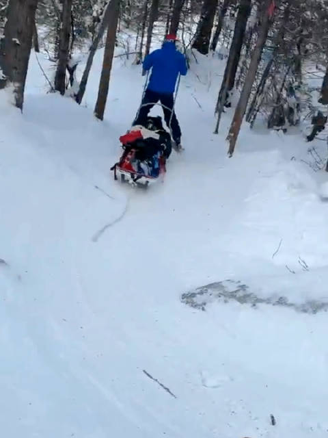 悲劇降臨，5歲兒童隨舅舅滑野雪遭遇不幸身亡，5歲兒童野雪滑行意外身亡的悲劇