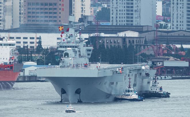 中國(guó)海軍新篇章，081型兩棲攻擊艦下水紀(jì)實(shí)，中國(guó)海軍新篇章，081型兩棲攻擊艦下水實(shí)錄