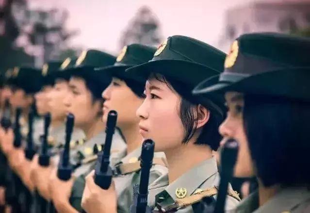 大閱兵2019視頻完整版中的女兵風采，大閱兵2019視頻完整版，女兵風采震撼亮相